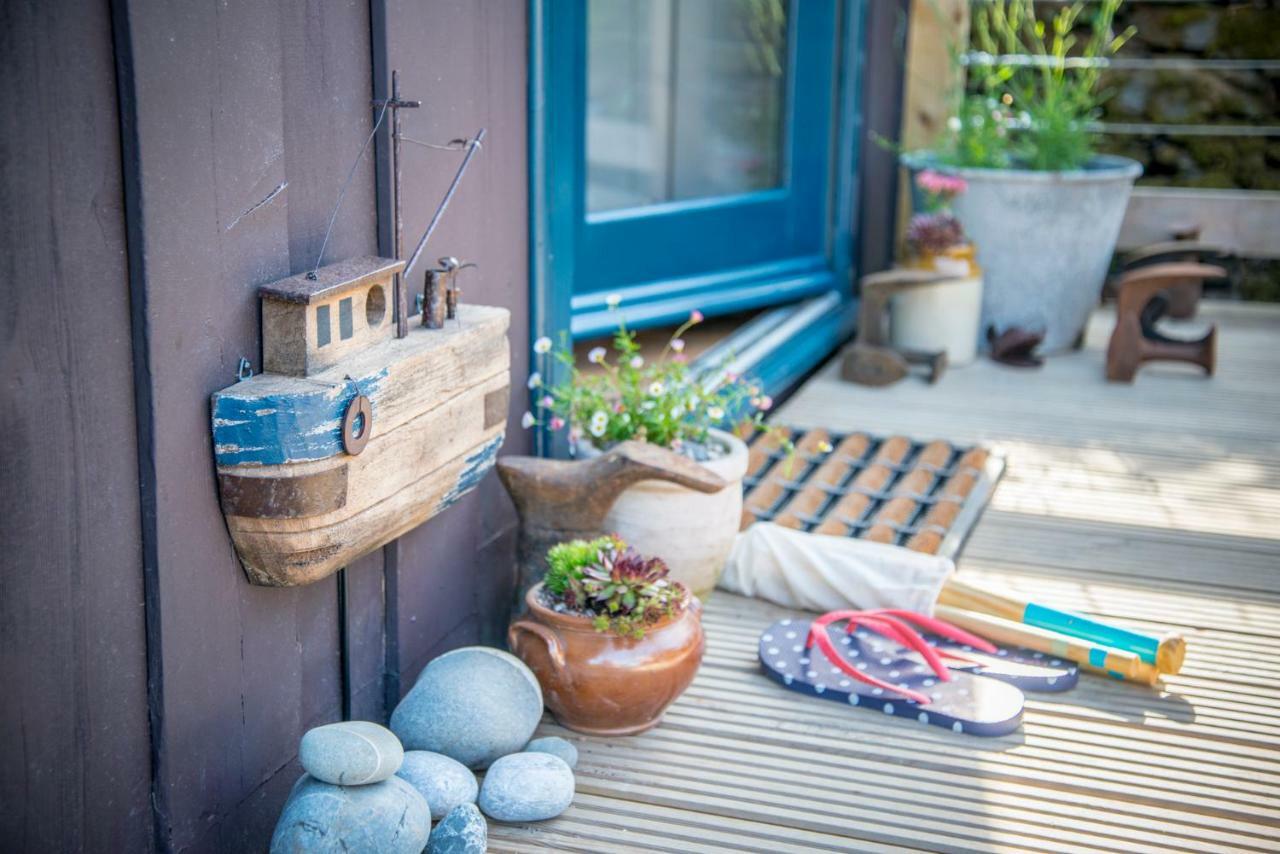 Little Kestrel Cabin Pennal Exterior photo